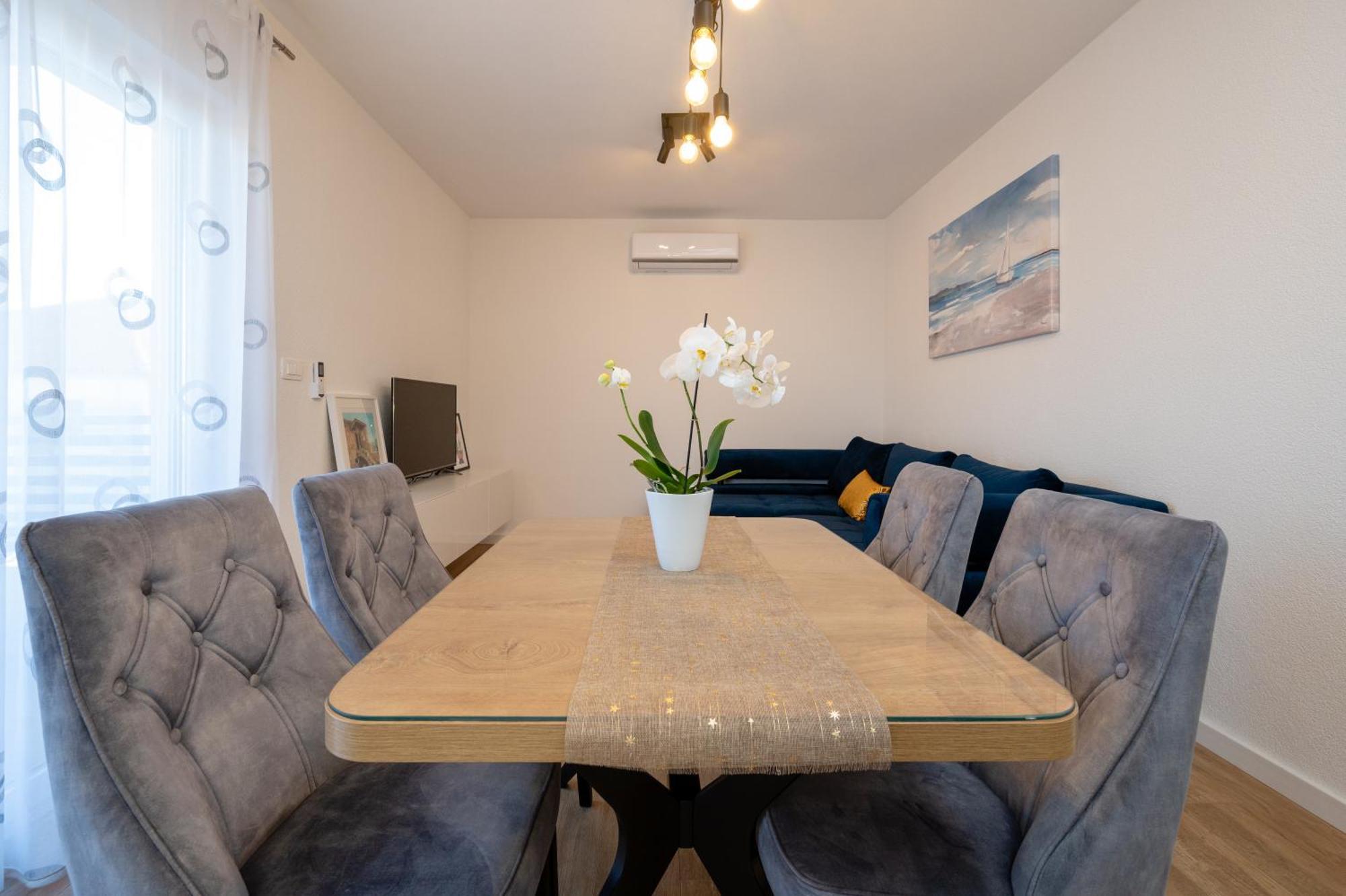 Ivi Apartment *